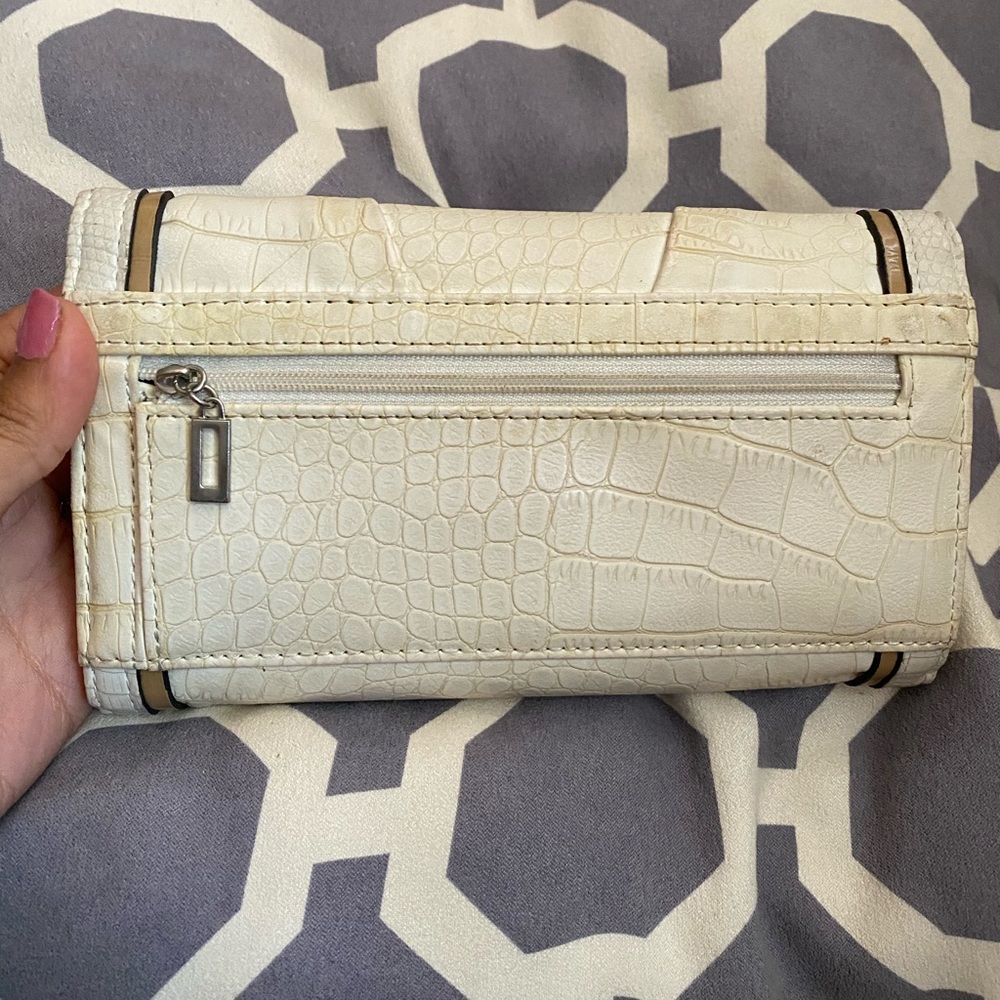 Guess wallet - Picture 2 of 6